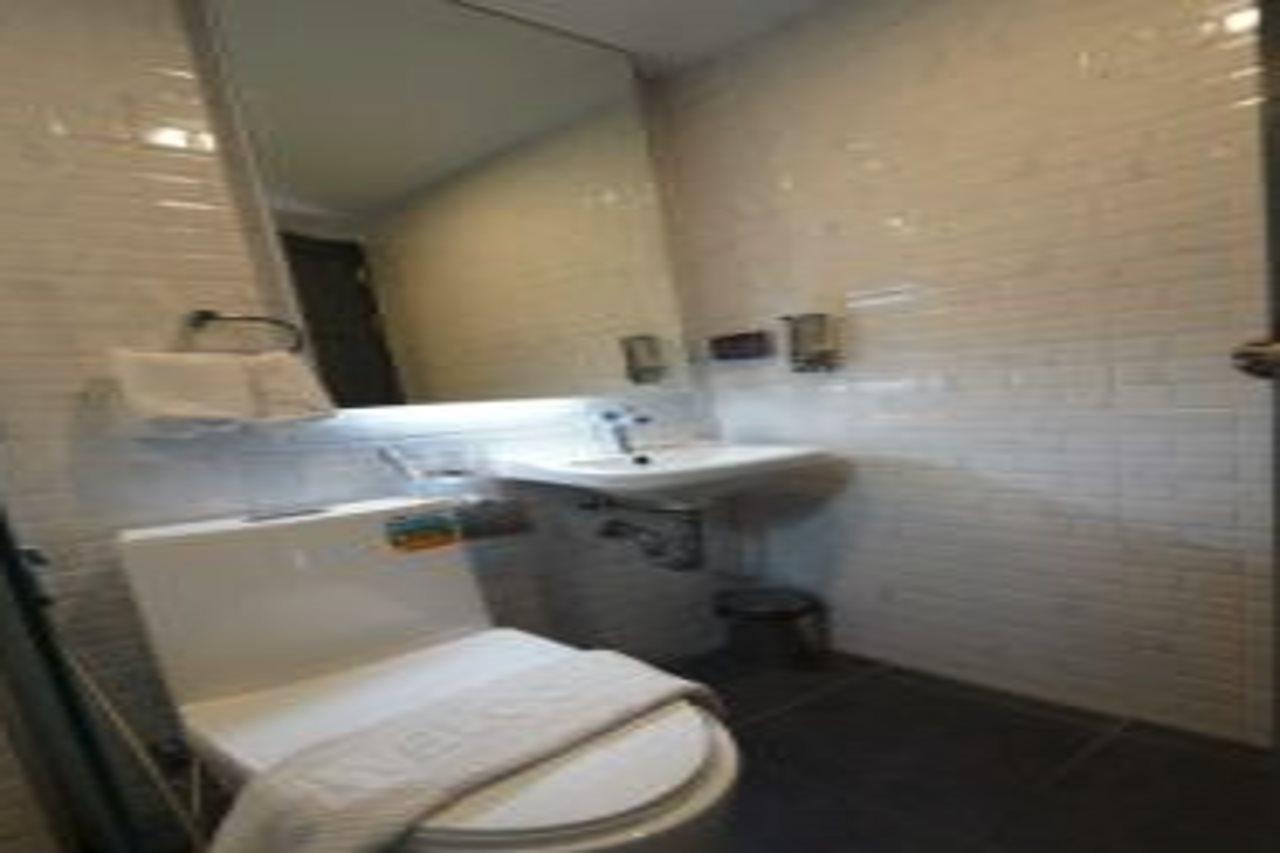 Roomquest Sukhumvit36 Bts Thonglor Bangkok Exterior photo